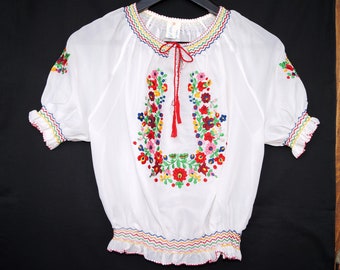 Matyo húngaro bordado a mano (S) nueva blusa de mujer, blusa de manga corta, blusa popular húngara, colorida blusa de mujer bordada floral