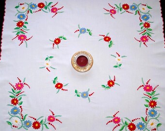 ハンガリーのカラフルな花柄のテーブルクロス 86/79 cm、手刺繍の伝統