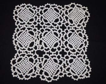 Ivory crochet doily, square doily 31 cm table decoration, handmade tablecloth, fantasy crochet tablecloth, crochet doily,vintage centerpiece