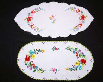 手作りカロチャ刺繍テーブルランナー＆ドイリー：ハンガリーの花柄