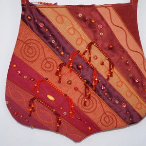 Mehrfarbige Tasche, gestickte Tasche, burgunderfarbene große Schultertasche, ungarische Folkloretasche, orange Tasche, Hippie-Tasche, Perlentasche, bunte Boho-Tasche,