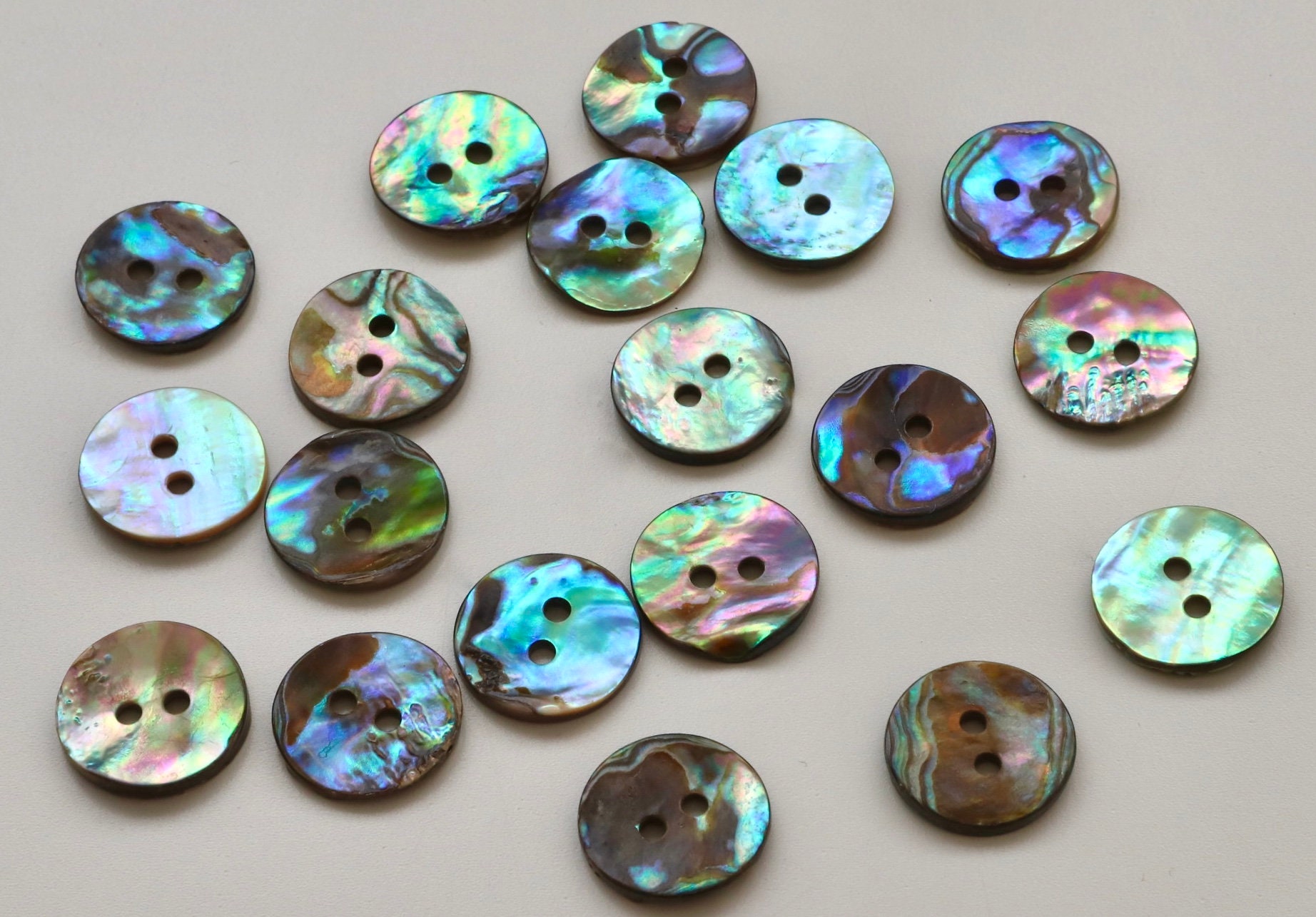 Beautiful Iridescent Abalone Shell Buttons - 18mm/28 Lignes, 20mm