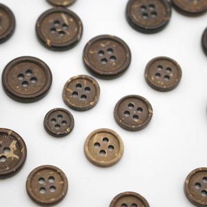 Set of 4 Classic Wood Buttons - 100% Coconut - Polished surface - Four hole - Sew Through - 9mm/11mm/14mm