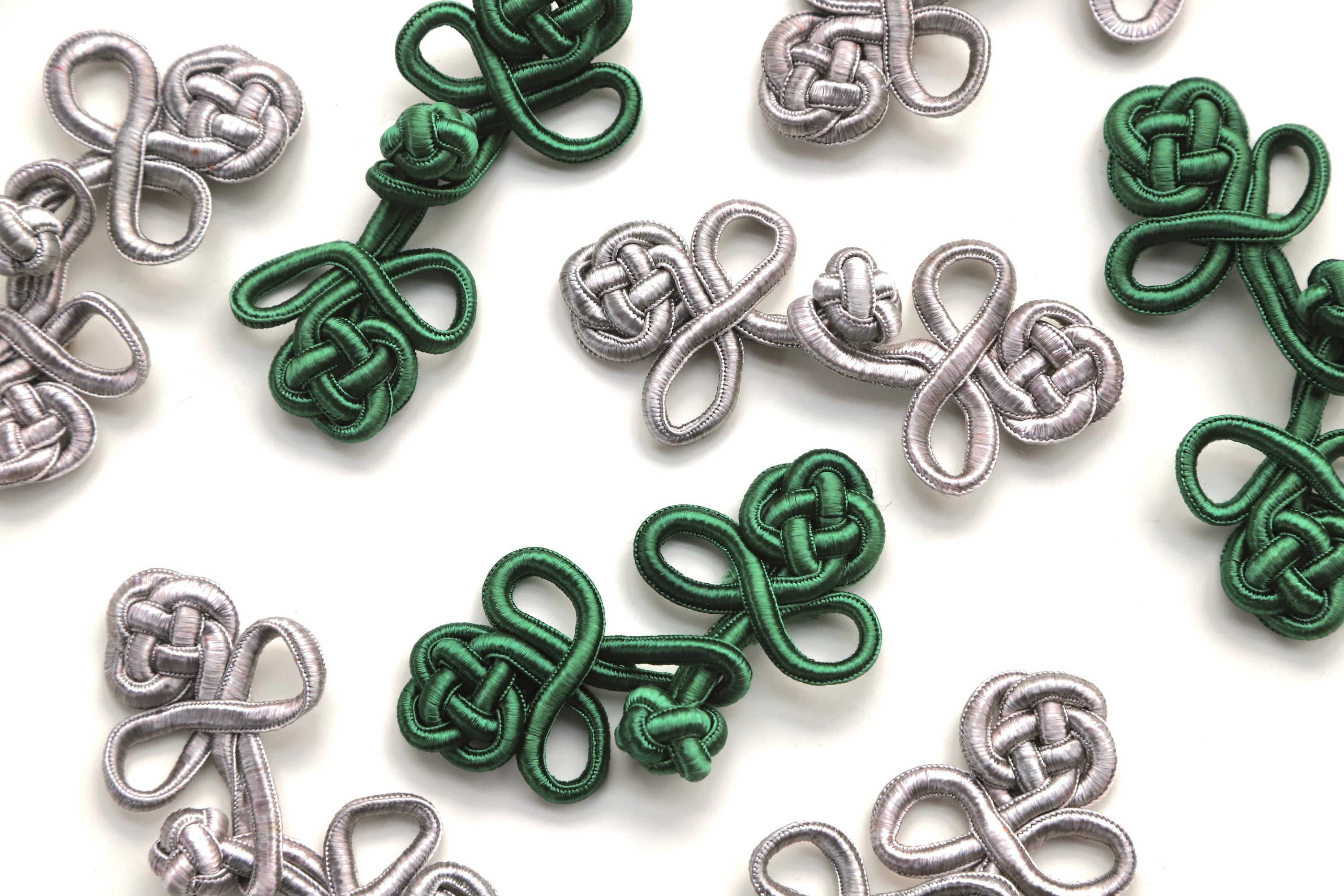 Knot antiques
ダイニングテーブル800 Frog Closure Brown Coat Button Historical Clothing Cape Clasp