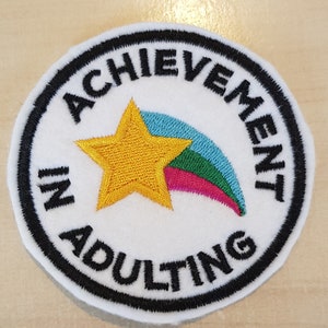 Parche bordado para coser o planchar "Logro en la adultez"