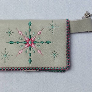 Cartera de dos pliegues con cremallera - Retro Snowflake