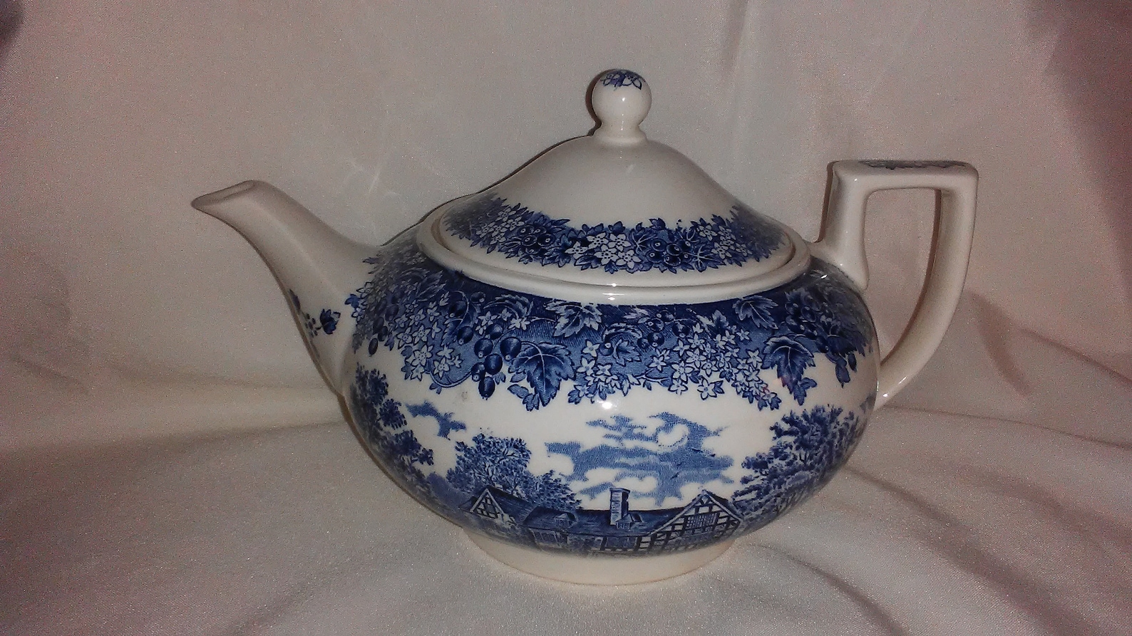 Vintage Wedgwood Teapot Wedgwood Queens Ware The White Swan Etsy
