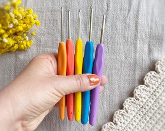 Soft Grip Crochet Hook, Ergonomic Hook for Crocheting, Comfort Grip Craft Tool, Yarn Lover Gift, Hook for Beginners & Makers