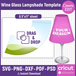Puede incluir: Una plantilla de pantalla de lámpara de copa de vino rosa con el texto "YOUR DESIGN" y un diagrama de una mano arrastrando y soltando. La plantilla está en una hoja de 21,6 x 27,9 cm. Incluye formatos SVG, PNG, DXF, PDF y PSD.