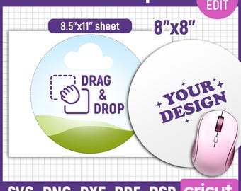 Könnte beinhalten: Ein weißes rundes Mauspad mit dem Text "YOUR DESIGN" in schwarzen Buchstaben mit Sternen drumherum. Eine rosa kabellose Maus befindet sich rechts auf dem Mauspad. Ein weißes rundes Mauspad mit blauem Himmel, weißer Wolke und grünen Hügeln mit dem Text "DRAG & DROP" in schwarzen Buchstaben befindet sich links im Bild.