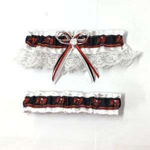 Garter Set Tampa Bay Buccaneers Keepsake and Tosser