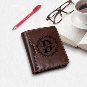 Portefeuille personnalisé pour hommes en cuir gravé de qualité supérieure | Cadeau pour lui | Anniversaire d'un garçon d'honneur, Anniversaire, Cadeau de Noël, Cadeau de remise des diplômes