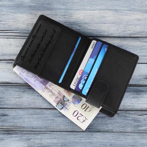 Cartera negra grabada personalizada para hombre, de cuero genuino suave, con bloqueo de tarjetas RFID, sin contacto, con capacidad para múltiples tarjetas, tarjetero de negocios