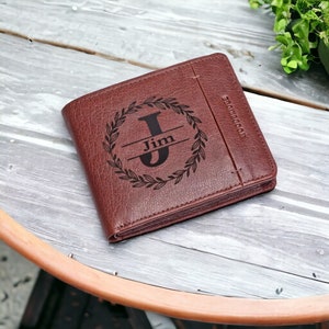 Portefeuilles personnalisés en cuir marron gravé pour hommes, blocage RFID, cadeau personnalisé portefeuille à deux volets avec nom pour papa, petit ami ou mari
