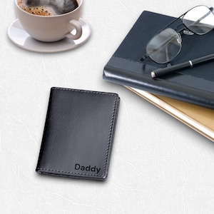 Personalisierter RFID-blockierender Kartenhalter, ultradünne Brieftasche aus echtem Leder, individuell graviertes minimalistisches Kartenetui, Geschenk für Männer, Frauen