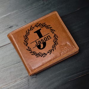 Gepersonaliseerde gegraveerde heren RFID-blokkerende portemonnee, kaarthouder van topnerf leer, geldzak, ID-venster, dubbelgevouwen ontwerp, beste cadeau voor hem
