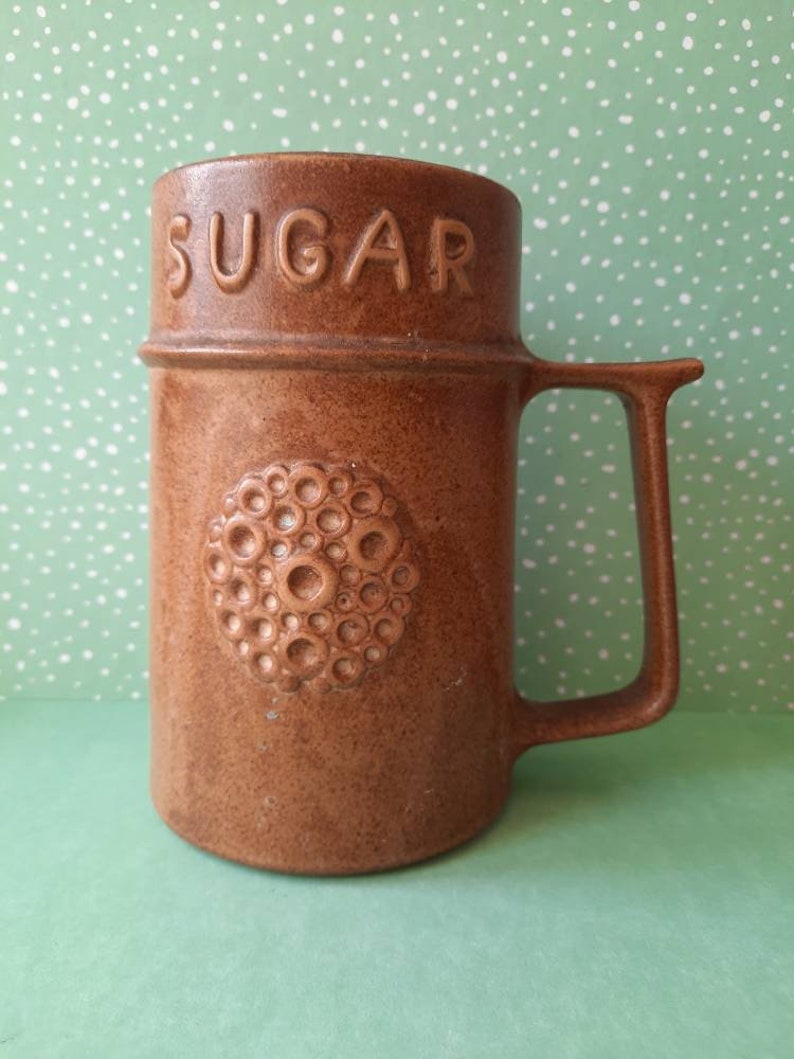 R Moss Ltd Pottery Sugar Sifter With Handle, Stoneware, Brown, Large, Vintage Kitchenware. 1025. Bild 2