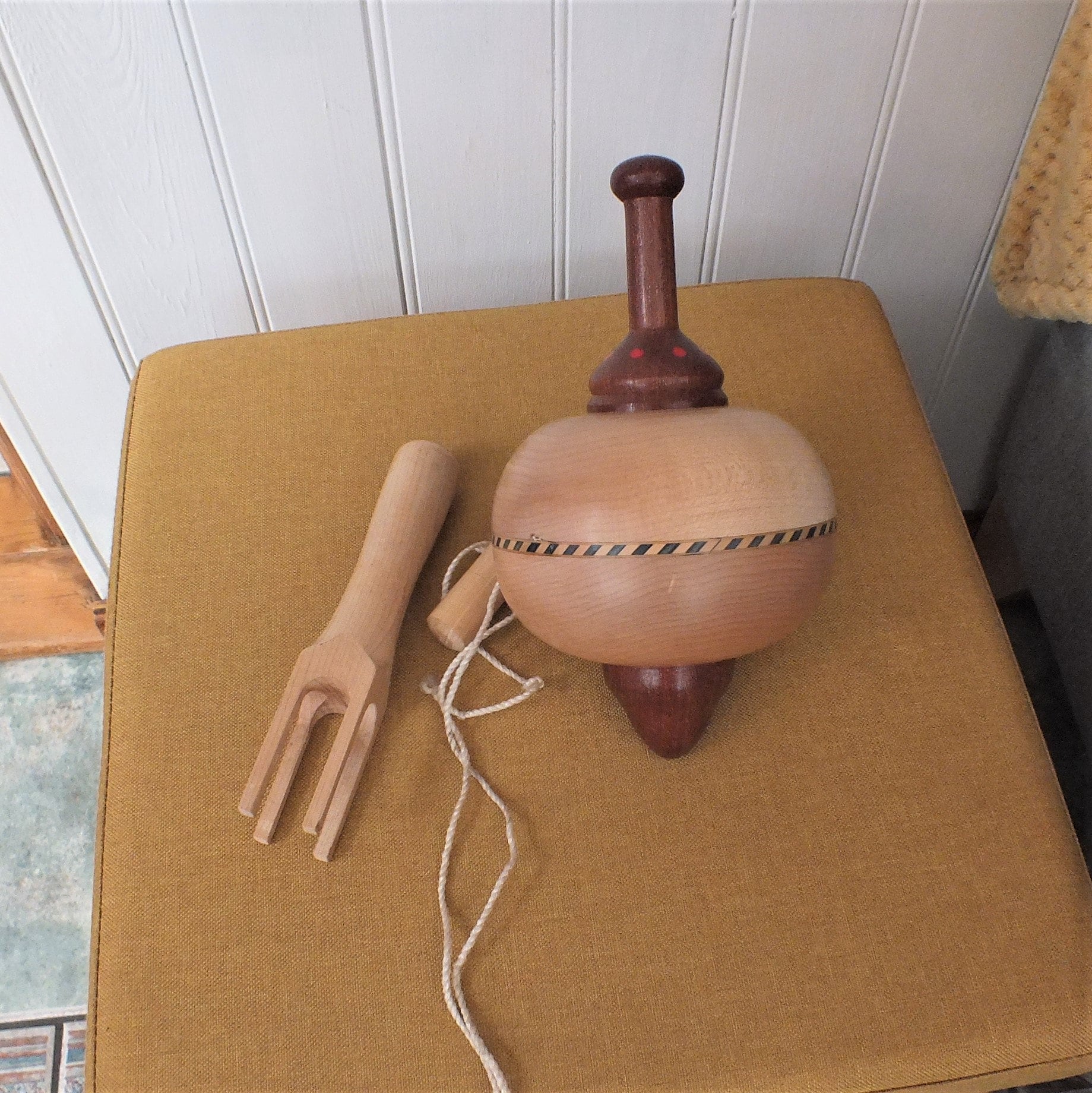 Traditional spinning top