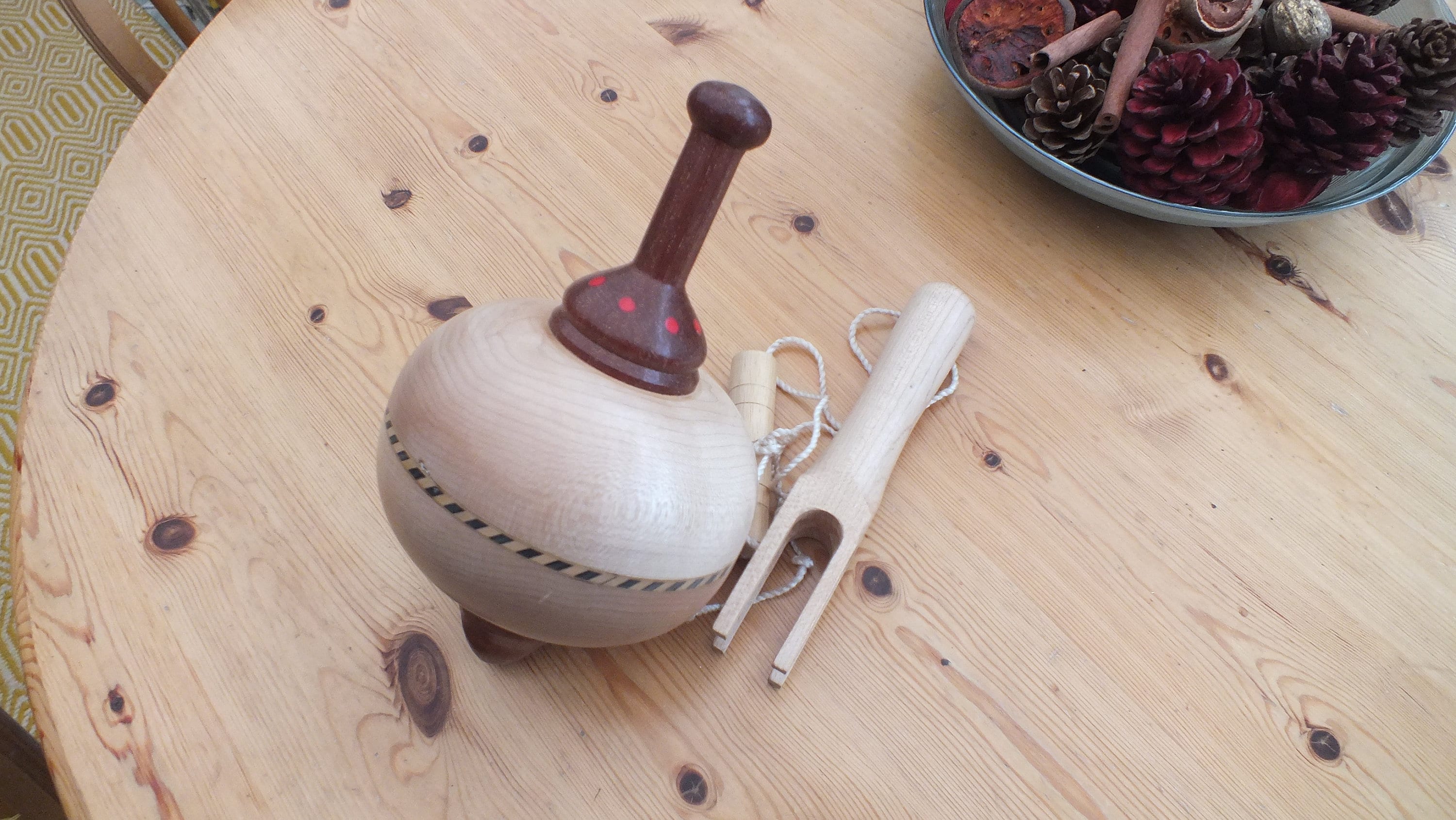 Traditional spinning top