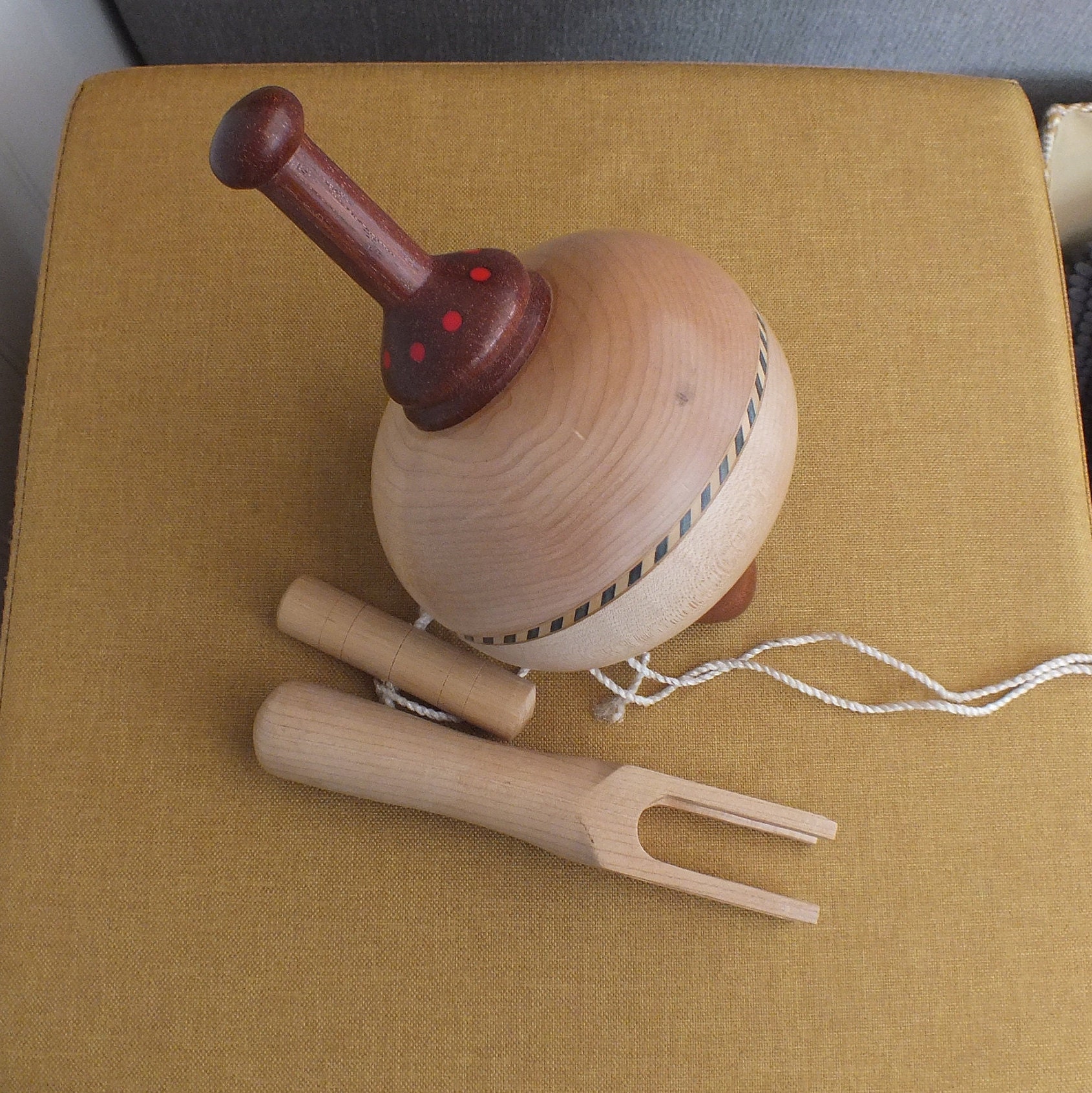 Traditional spinning top