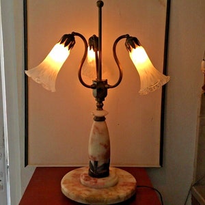 Art Nouveau Pink Marble Alabaster Table Lamp 3 Glass Trumpet Bronze Art Deco