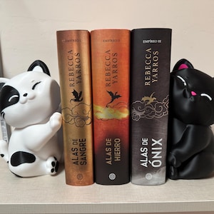 Cat Bookend Sculpture – Customizable 3D Printed Cats for Bookshelves | Book Nook Decor & Gift for Cat Lovers | Hand painted cat