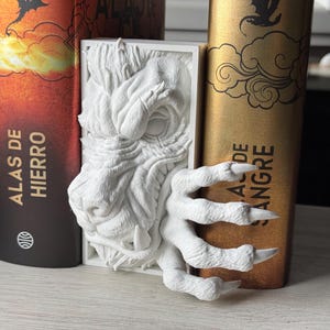 Werewolf Book Nook – Gothic Bookshelf Divider | Fantasy Horror Decor | 3D Printed Wolf Guardian | Unique Gift for Book Lovers