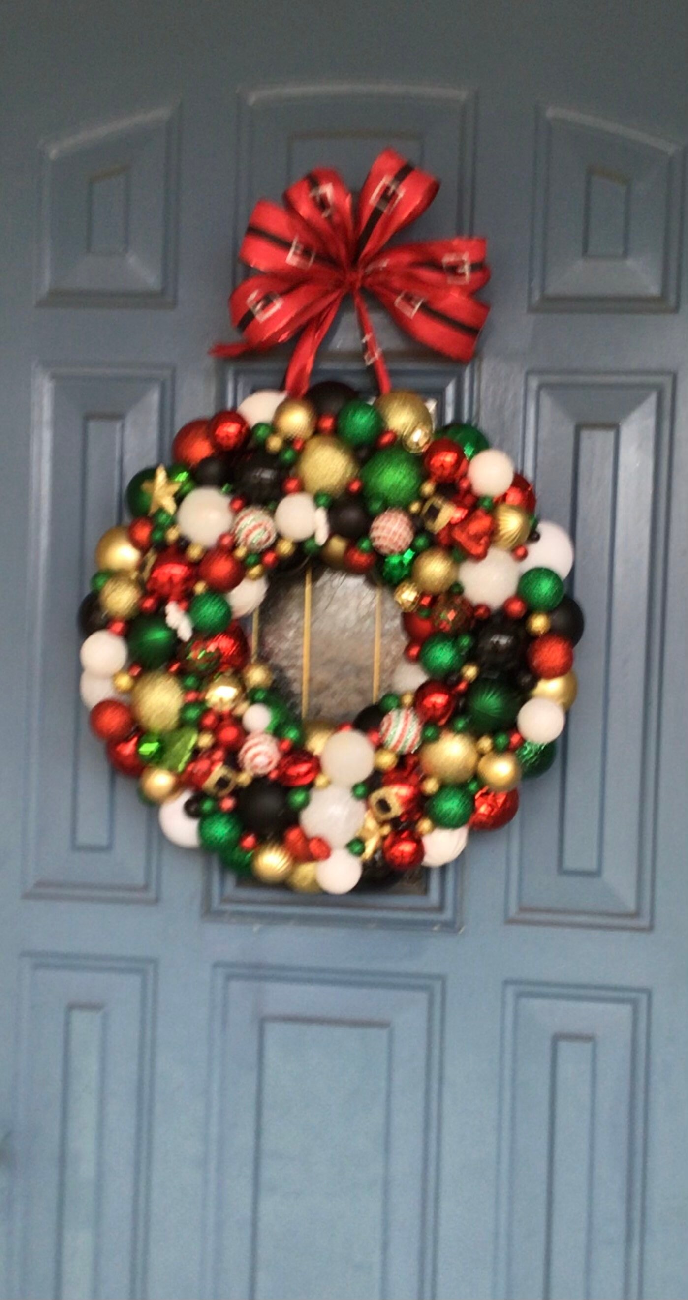 　Decorated Christmas Wreath Amazon.com: 13 Inch Pre-Lit Artificial Christmas Wreath with LED