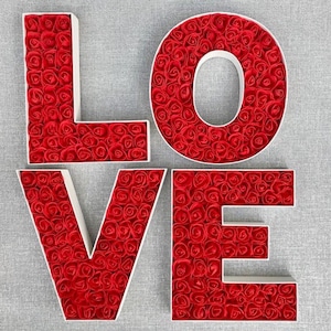 Floral LOVE Sign: Valentine&#39;s Day Decor with LED Option
