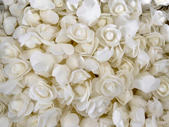 Elegante cremefarbene Schaumrosen 3 cm: Kunstblumen für DIY Handwerk, Blumenarrangements und personalisierte Geschenke