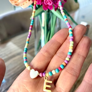 Gargantilla con cuentas y inicial para mujer, collar con colgante de letra, collar bohemio, collar de la amistad
