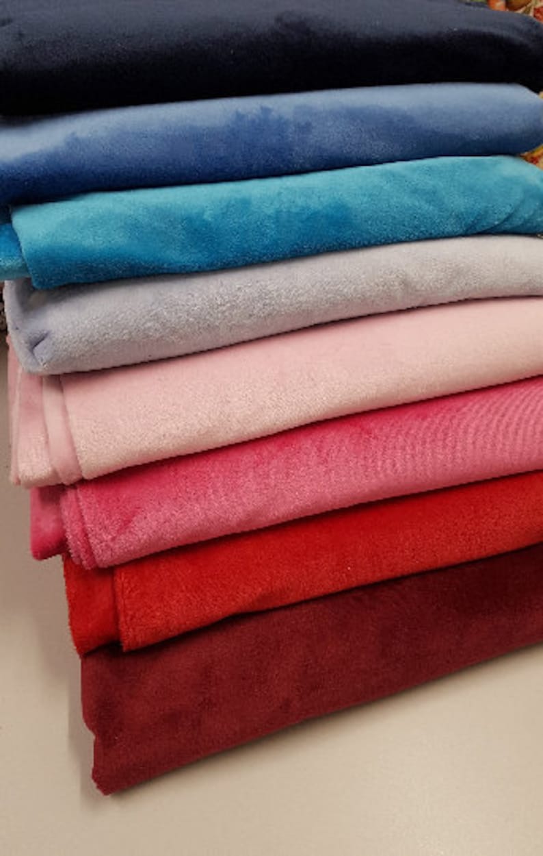 Puede incluir: Un conjunto de ocho muestras de tela en varios colores, incluyendo azul marino, azul claro, turquesa, azul claro, rosa, rosa claro, rojo y burdeos.