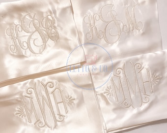 Funda de almohada de seda con monograma