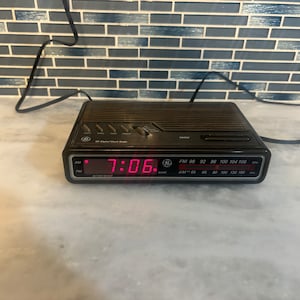 Vintage GE Digital Clock Radio