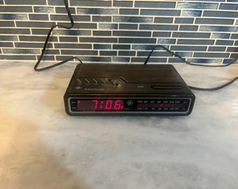 Vintage GE Digital Clock Radio