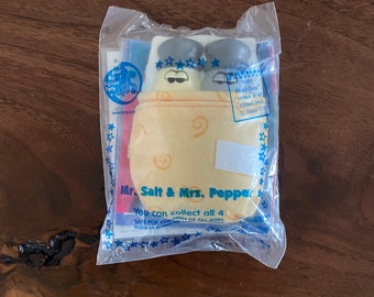 Blue's Clues Mr. Salt, Mrs. Pepper, & Paprika Shaker PVC Action Figure 1998  VTG