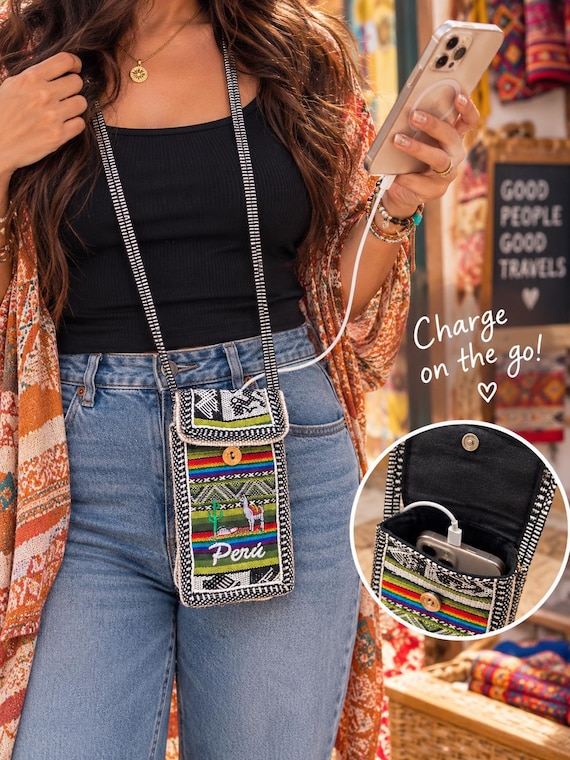 Handcrafted Alpaca Wool Cell Phone Bag – Cozy and Stylish Accessory