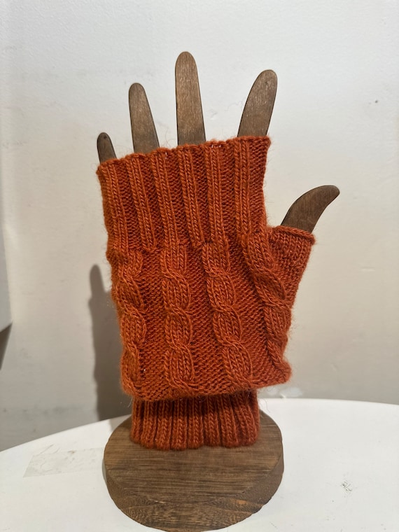 Luxurious Alpaca Wool Fingerless Gloves: Cozy Elegance for Every Season