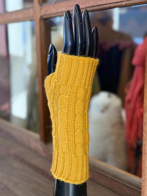 Luxurious Alpaca Wool Fingerless Gloves: Cozy Elegance for Every Season