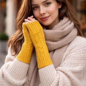 Luxurious Alpaca Wool Fingerless Gloves: Cozy Elegance for Every Season