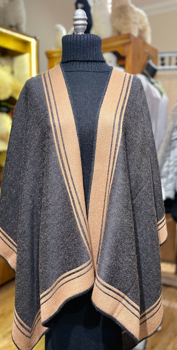 Peruvian cape reversible