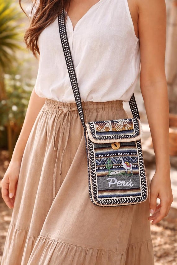 Handcrafted Alpaca Wool Cell Phone Bag – Cozy and Stylish Accessory