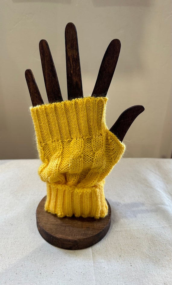 Luxurious Alpaca Wool Fingerless Gloves: Cozy Elegance for Every Season