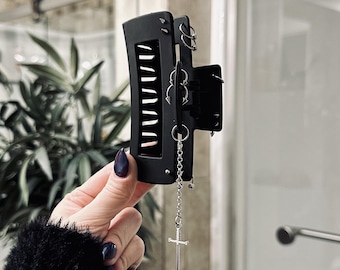 The Sword Claw Clip