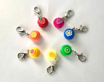 7 marcadores de punto de macarrón de frutas arcoíris o marcadores de progreso.