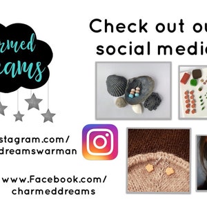 Puede incluir: Gr&aacute;fico de redes sociales de Charmed Dreams con enlaces a las p&aacute;ginas de Instagram y Facebook. El gr&aacute;fico presenta una nube con el texto "Charmed Dreams" y estrellas. Tambi&eacute;n hay im&aacute;genes de pendientes, un proyecto de tejido y una persona que lleva pendientes.