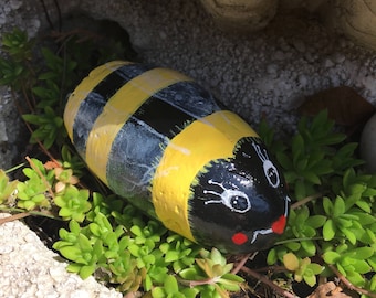 Hand Painted Red Lips Cute Bumblebee Stone