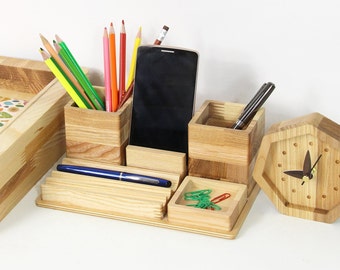 Organizador escritorio de madera de haya sostenible con soporte para móvil,  lapiceros, tarjetas y accesorios escritorio. Material oficina decoración  escritorio perfecto para regalo original : : Oficina y papelería