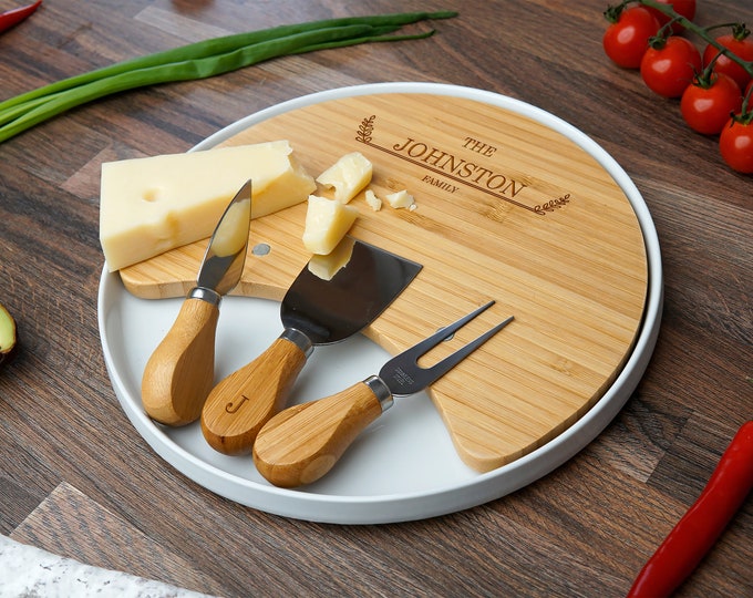 Ensemble de planches à fromages personnalisées avec assiette en céramique Planche de charcuterie personnalisée, cadeau de mariage pour couple, cadeau de pendaison de crémaillère unique pour la fête des mères