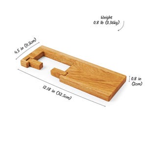 Floating Wooden Roll Storage Solution
This contemporary floating toilet roll holder is wall-mounted and entirely made of wood, offering a minimalist look that emphasizes natural textures. Its unobtrusive design not only maximizes space but also serves as a stylish focal point in modern bathrooms.